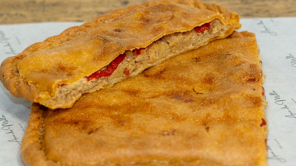 Empanada gallega de atún claro con pimientos asados